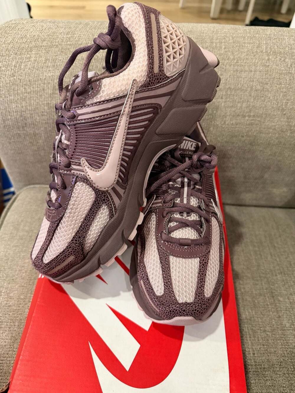 Nike Zoom Vomero 5 Tattoo Particle Rose Women's Size 8